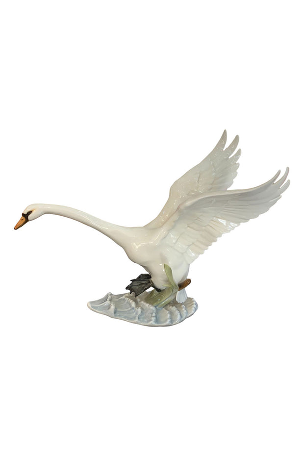'Swan in Flight' Porcelain Sculpture