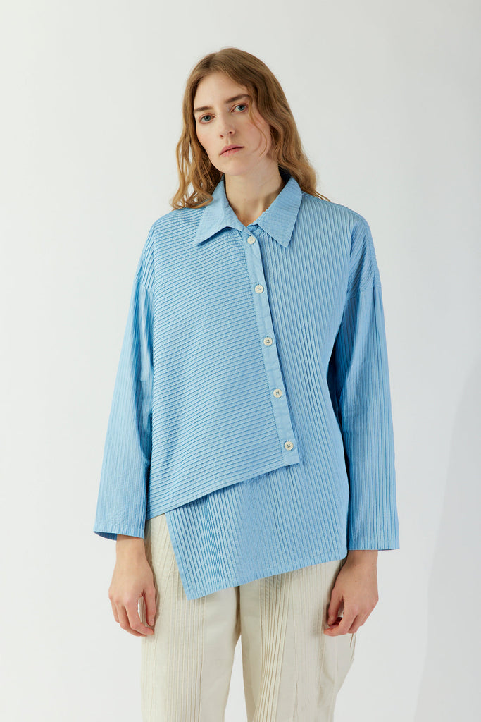 美品▲YACCO MARICARD ヤッコマリカルド/シルク100%半袖シャツ Yacco Maricard Asymmetric Lawn Shirt in Baby Blue | Mildred Hoit