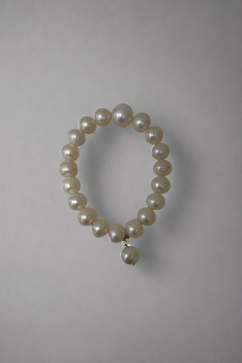 Medium White Pearl Stretch Bracelet - Mildred Hoit