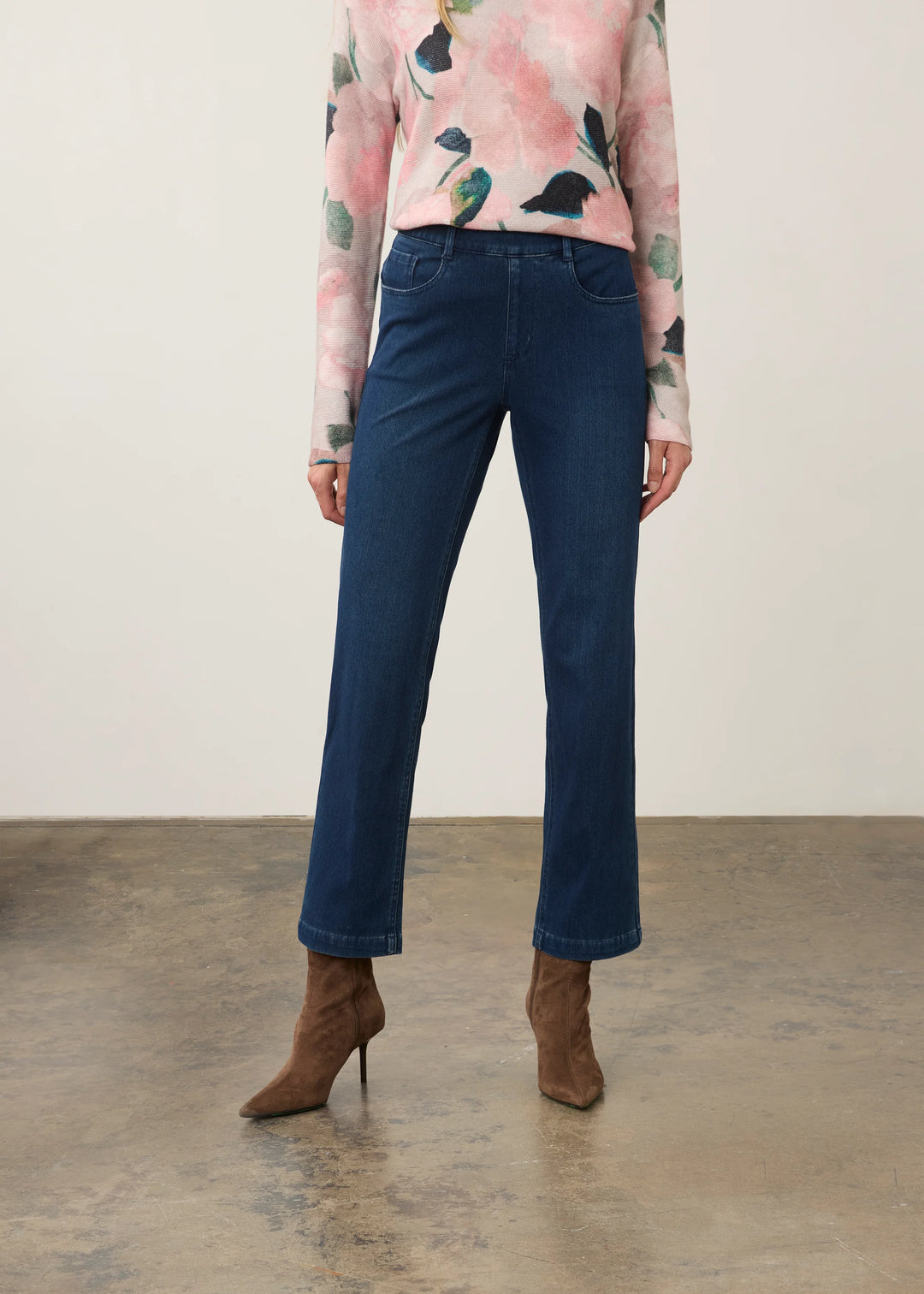 Pull-On Straight Leg Pant in Dark Wash
