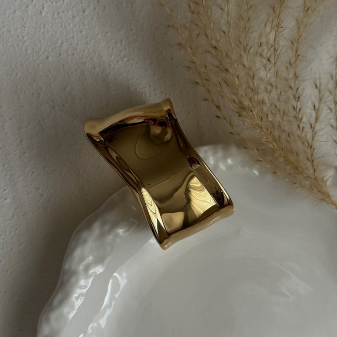 Smooth Bracelet in Gold - Mildred Hoit