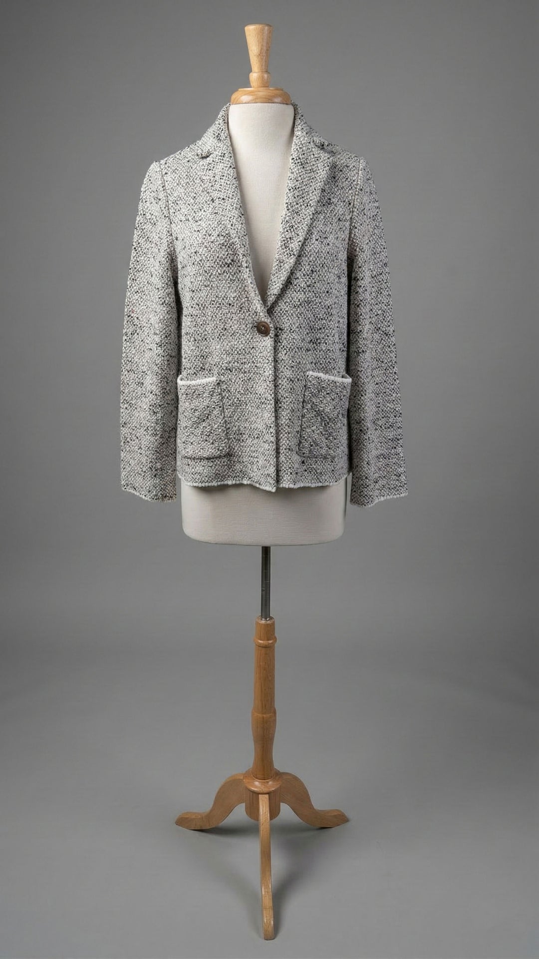 Base Knit Stitch Shirt in BW/3401/267 - Mildred Hoit