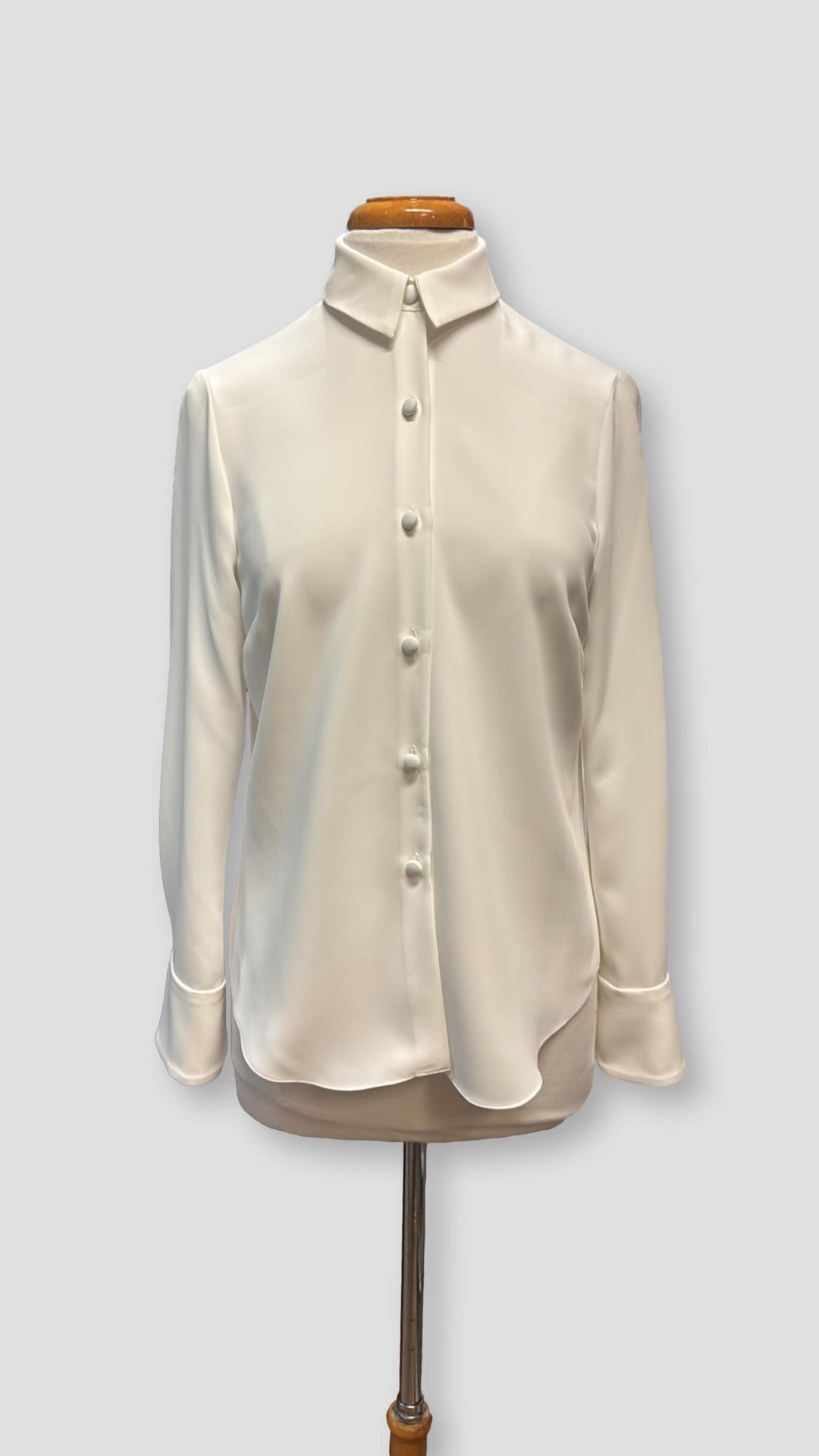 Emmelle Luxurious Crepe Tailored Button Down Blouse in Pearl