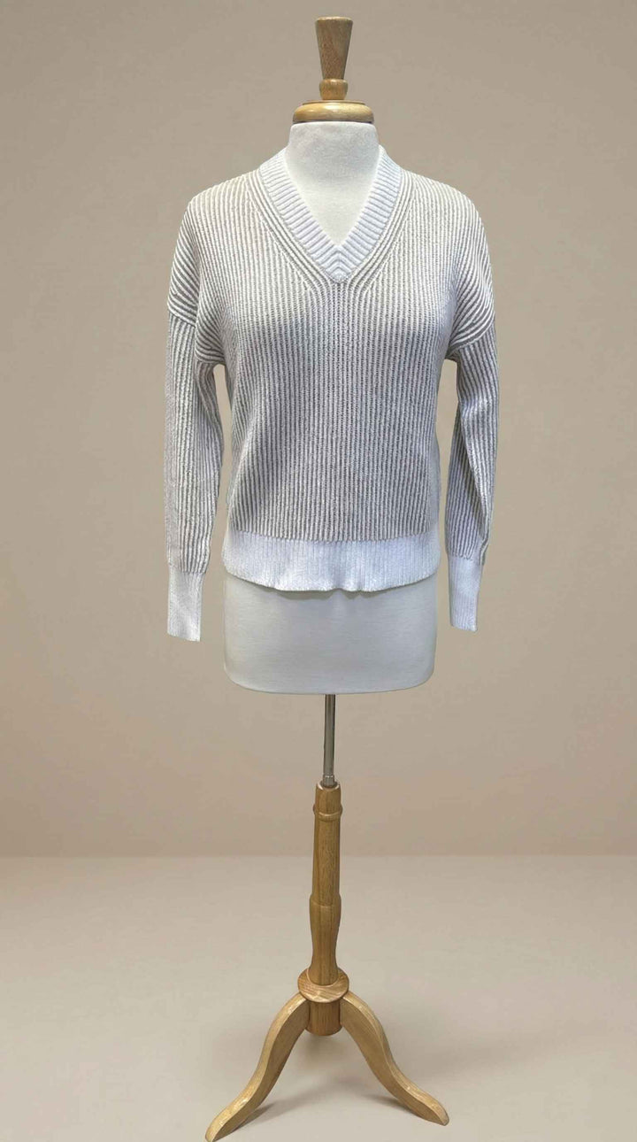 Kinross Plaited Rib Vee in Dune & White - Mildred Hoit