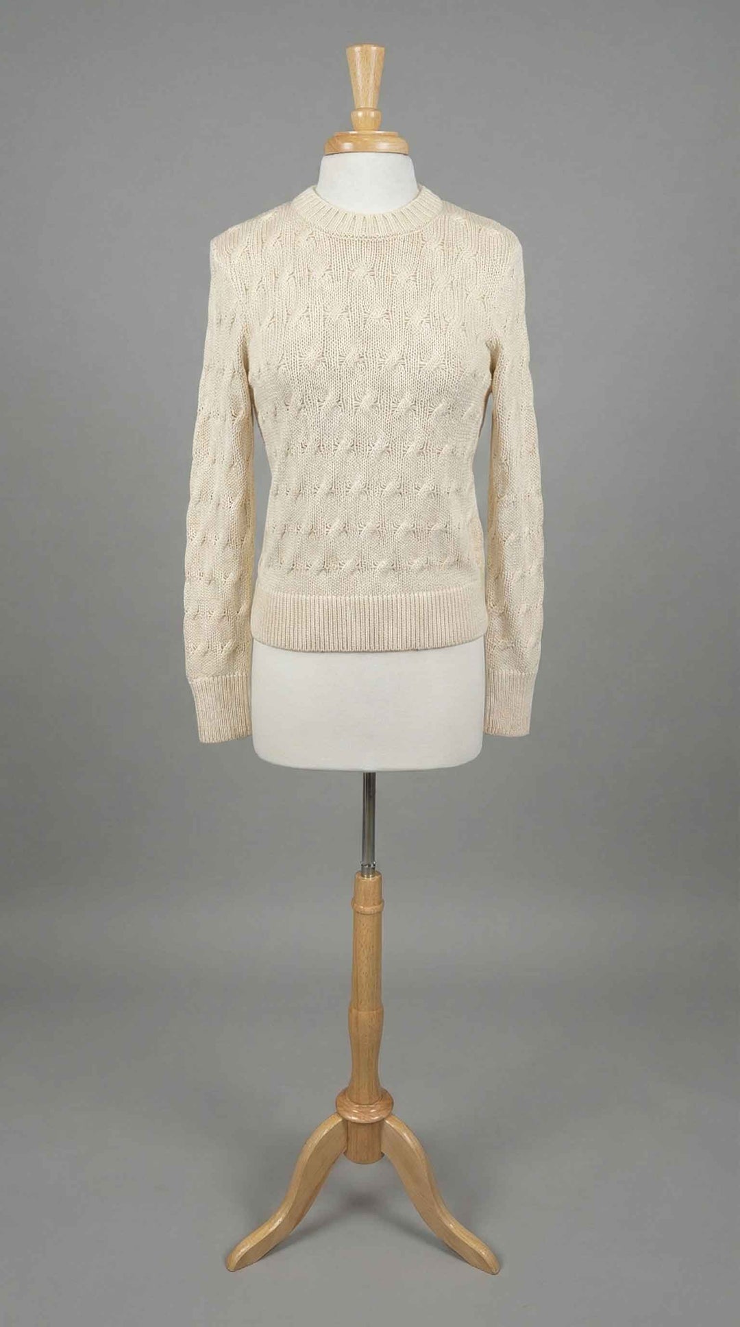 Kinross Stonewash Cable Crew in Vanilla - Mildred Hoit