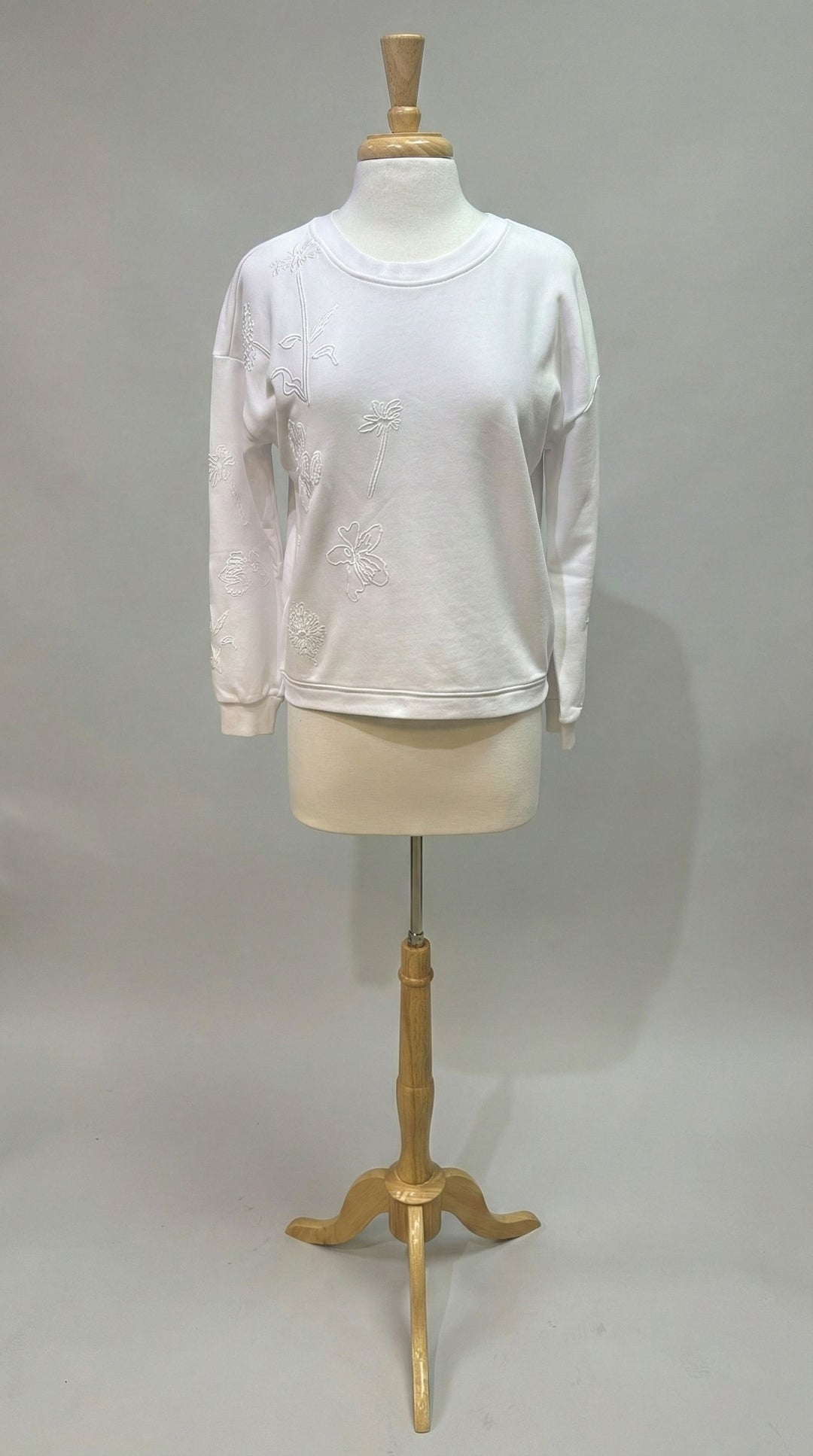 Margittes Embroidered Sweatshirt in White - Mildred Hoit
