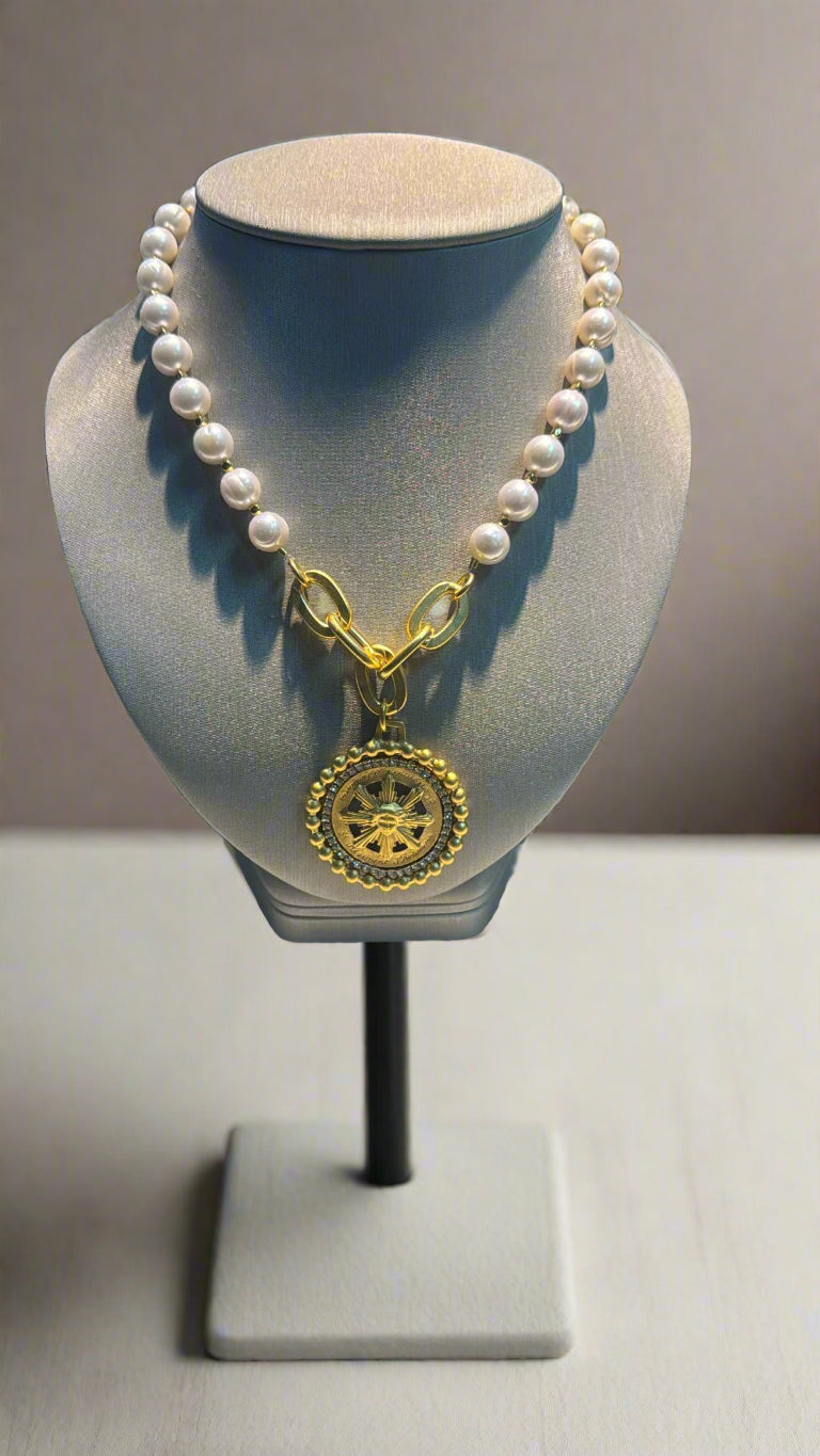 Pearl Necklace with Gold Pendant - Mildred Hoit