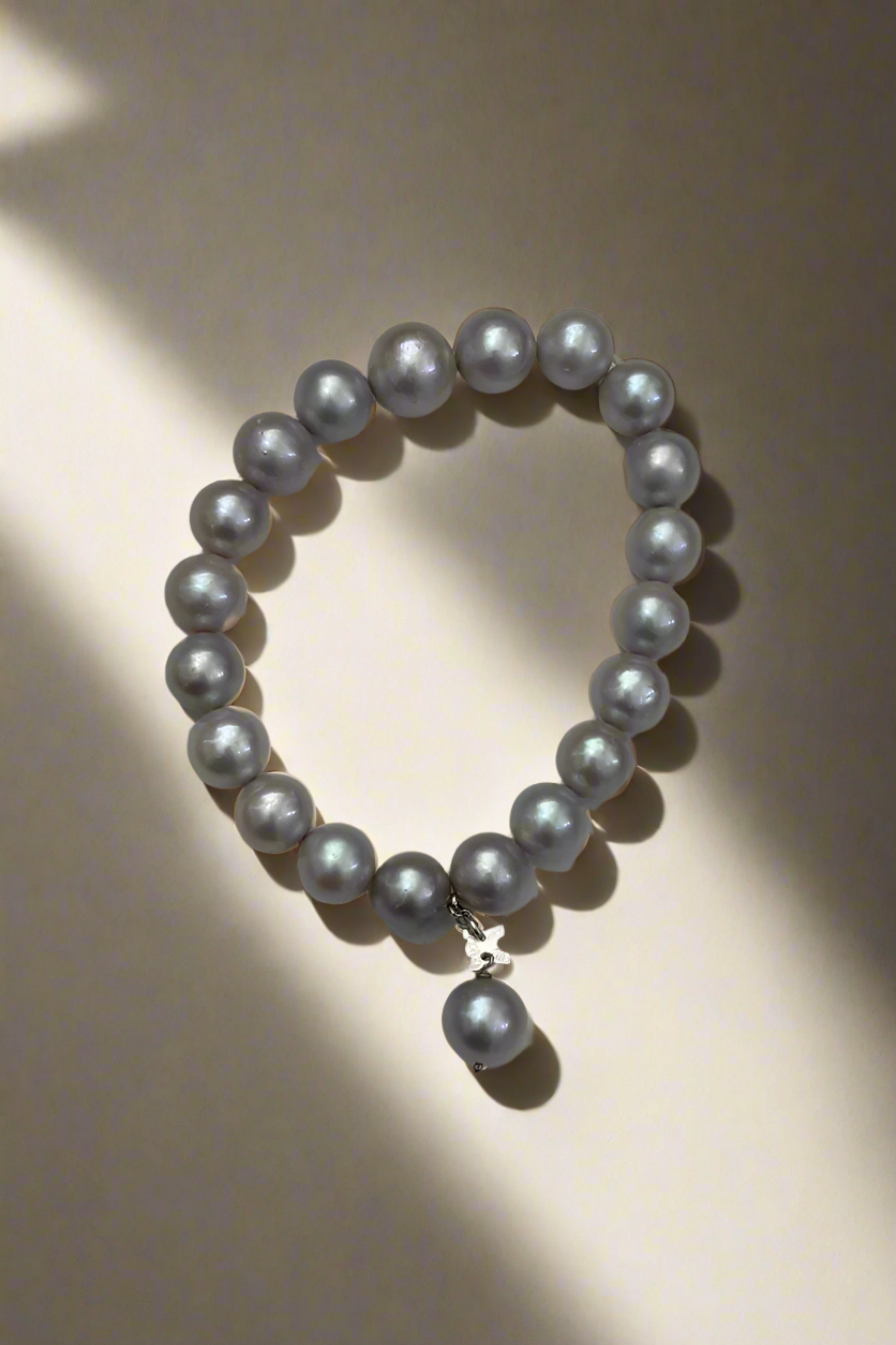 Grey Pearl Bracelet in Medium Beads - Mildred Hoit